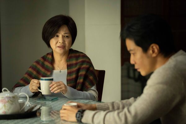 ▲《我們與惡的距離 II》7、8集進入疫情時代，深刻刻畫了當時的無奈。（圖／CATCHPLAY+ 提供）