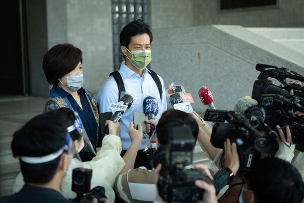 ▲《我們與惡的距離 II》7、8集進入疫情時代，深刻刻畫了當時的無奈。（圖／CATCHPLAY+ 提供）