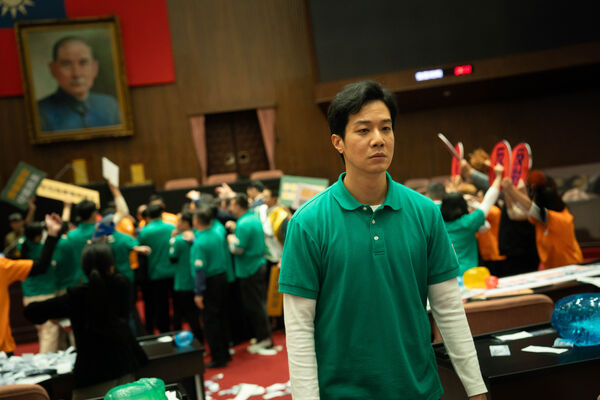 ▲《我們與惡的距離 II》7、8集進入疫情時代，深刻刻畫了當時的無奈。（圖／CATCHPLAY+ 提供）