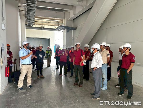 ▲統一企業集團與台南市消防局第四大隊30日於新市物流園區辦理消防實地踏勘演練，強化園區應變力。（記者林東良翻攝，下同）