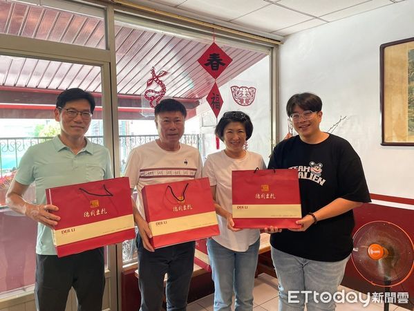 ▲▼花蓮市長魏嘉彥赴台東取經，參訪YouBike運作情形。（圖／花蓮市公所提供，下同）