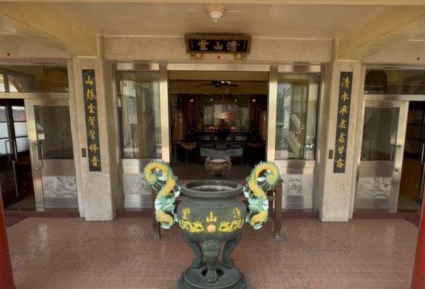 ▲田中鎮清山宮遭不明男子闖入倒插香埋剪刀噴口水。（圖／民眾提供）