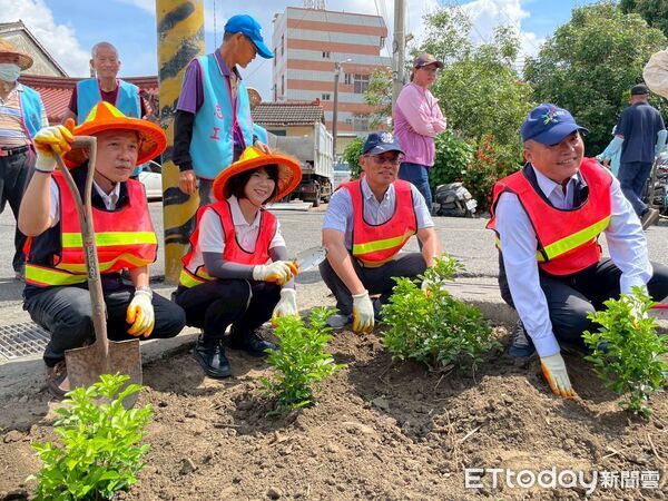 ▲▼ 溪口鄉美南村清掃總動員，邁向永續宜居新里程   。（圖／嘉義縣政府提供）