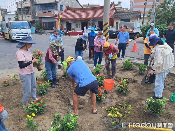 ▲▼ 溪口鄉美南村清掃總動員，邁向永續宜居新里程   。（圖／嘉義縣政府提供）