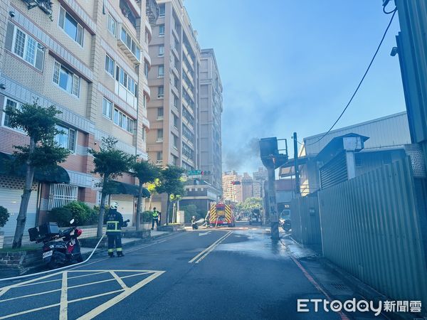 ▲新北市泰山區變壓器爆炸。（圖／記者陳以昇翻攝）