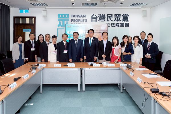 ▲▼潘孟安秘書長陪同大法官被提名人拜會台灣民眾黨團。（圖／民眾黨團提供）