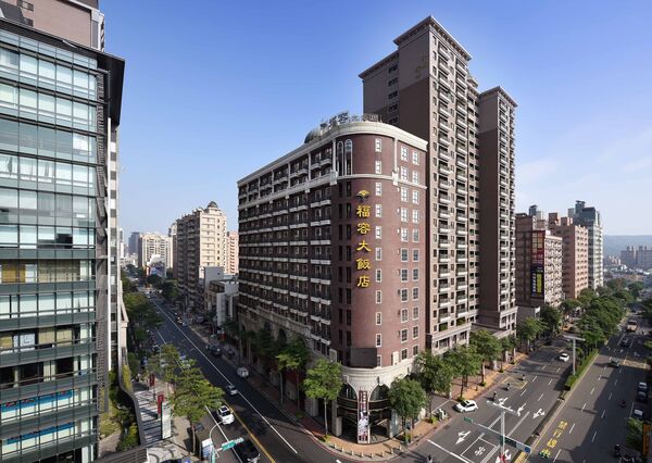 ▲福容桃園店慶18周年祭出住房驚喜，身分證含「1」與「8」可享房價五折,福容徠旅水里。（圖／福容大飯店提供）