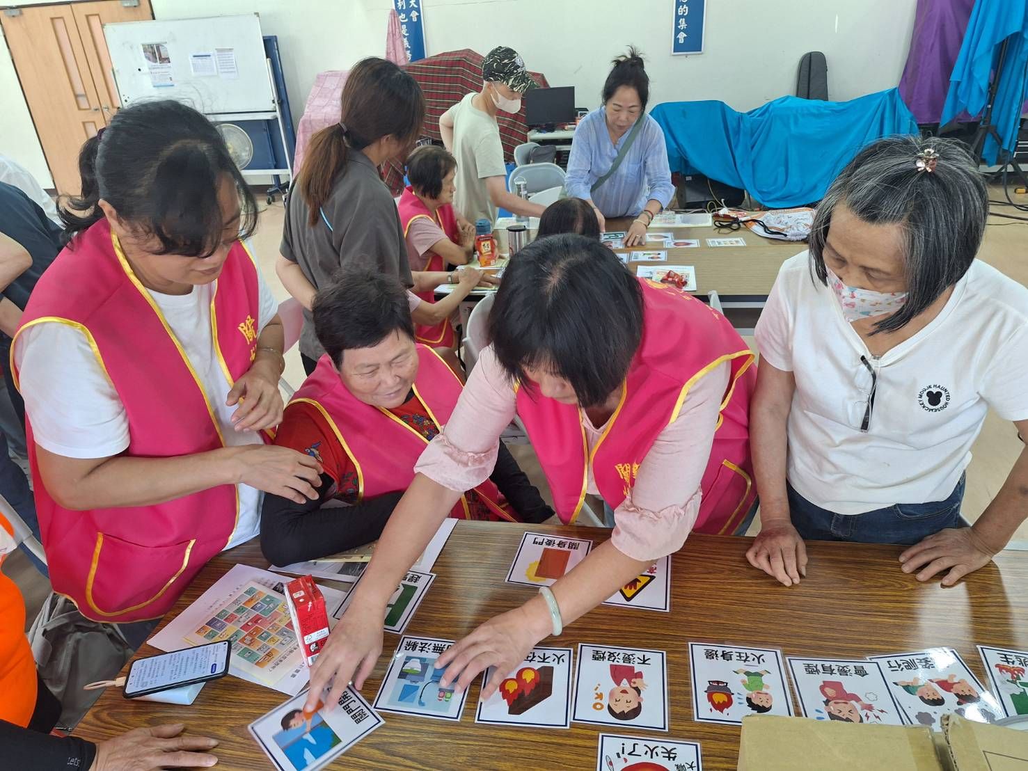 ▲基隆書院社區遊戲化教學推防災。（圖／記者郭世賢翻攝）