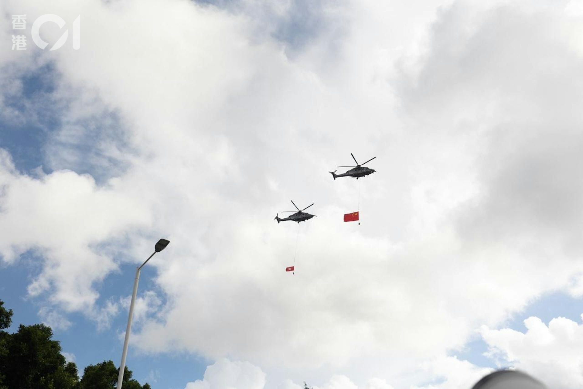 ▲香港金紫荊廣場舉行升旗儀式，慶祝回歸28週年。（圖／香港01）