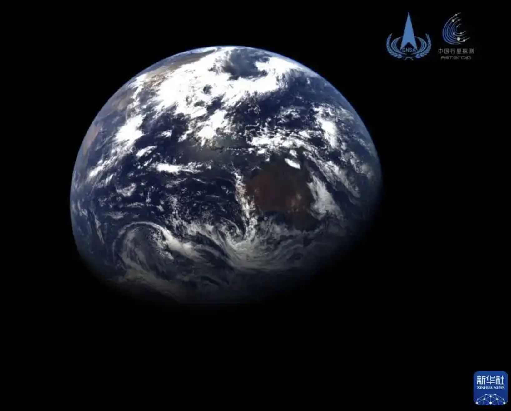 ▲天問二號拍下的地球及月亮影像圖。（圖／翻攝新華社）