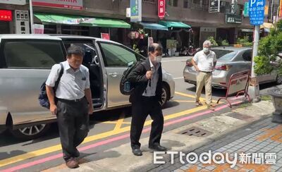快訊／彭振聲抵高雄！雙眼紅腫...要看看妻子生前最後所在的地方