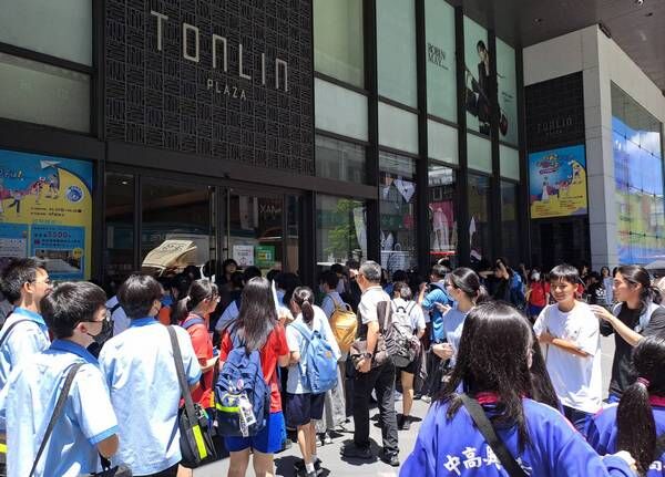 ▲放暑假首日！統領廣場專寵學生迎賓儀式