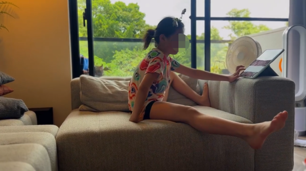 ▲▼張棋惠曬9歲女兒大長腿！身高飆破140cm。（圖／翻攝自Facebook／張棋惠）