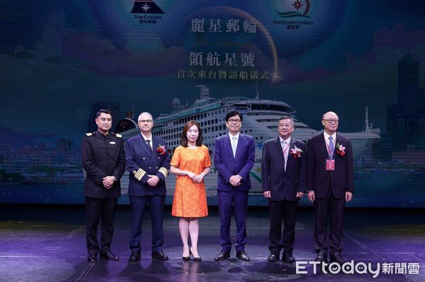 ▲左起麗星郵輪領航星號Rodger Arbilo飯店總監(左1)、Jorgen Holmberg船長、徐牧柔副總裁(左3)、高雄市陳其邁市長、台灣港務公司王錦榮總經理(右2)、高雄港務分公司王派峰總經理合照。（圖／港務公司）
