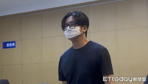 ▲▼ 靈骨塔詐團律師趙浩程涉洩密50萬元交保。（圖／記者劉昌松攝）