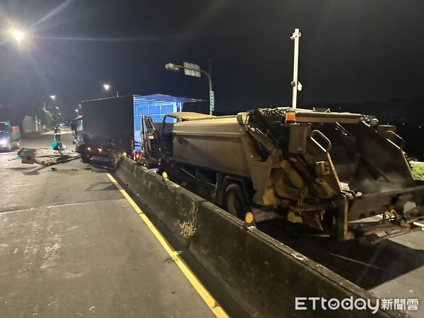 ▲▼ 新北市土城區擺接堡路、民權街口今日凌晨發生一起車禍事故            。（圖／記者陸運陞翻攝）