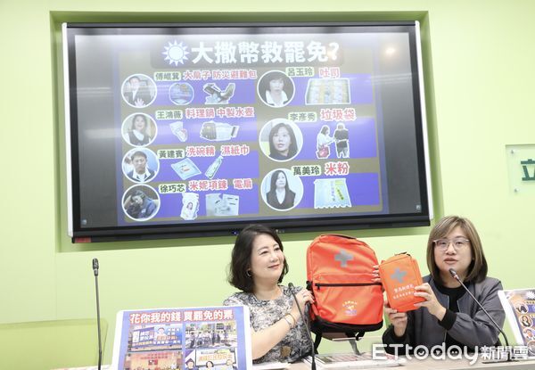 ▲▼民進黨立院黨團召開 不開會幹嘛延會 大翹班救罷免 大撒幣救罷免 記者會  吳思瑤 陳培瑜。（圖／記者屠惠剛攝）