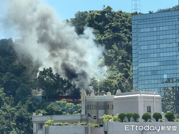 ▲▼北市象山宮廟火警。（圖／記者張君豪翻攝）