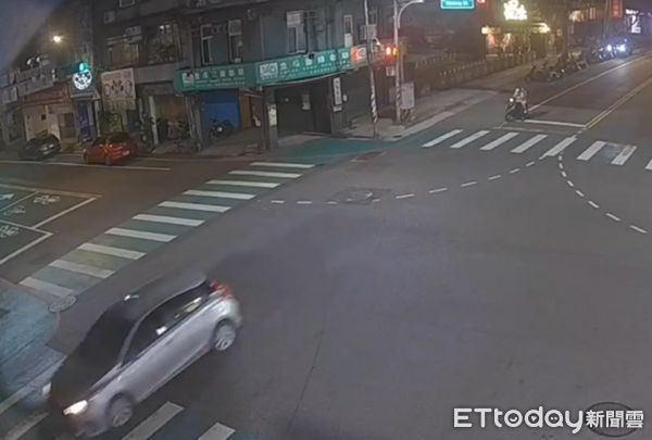 ▲曾姓男子駕廂型車為逃避警方追緝闖紅燈。（圖／桃園警分局提供）