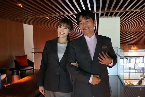 ▲綜藝天王吳宗憲（右）力挺草莓 ，笑稱被設局。（圖／想想時間有限公司）