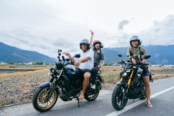 ▲《歐吉桑騎士》白癡公主（中後）加入李銘順（左）及李銘忠的任務。（公視提供）。（圖／公視提供）