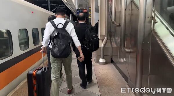 ▲彭振聲抵達高雄。（圖／記者黃宥寧攝）