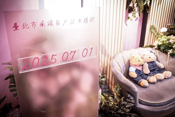 ▲▼劉雨柔登記結婚。（圖／翻攝自臉書）