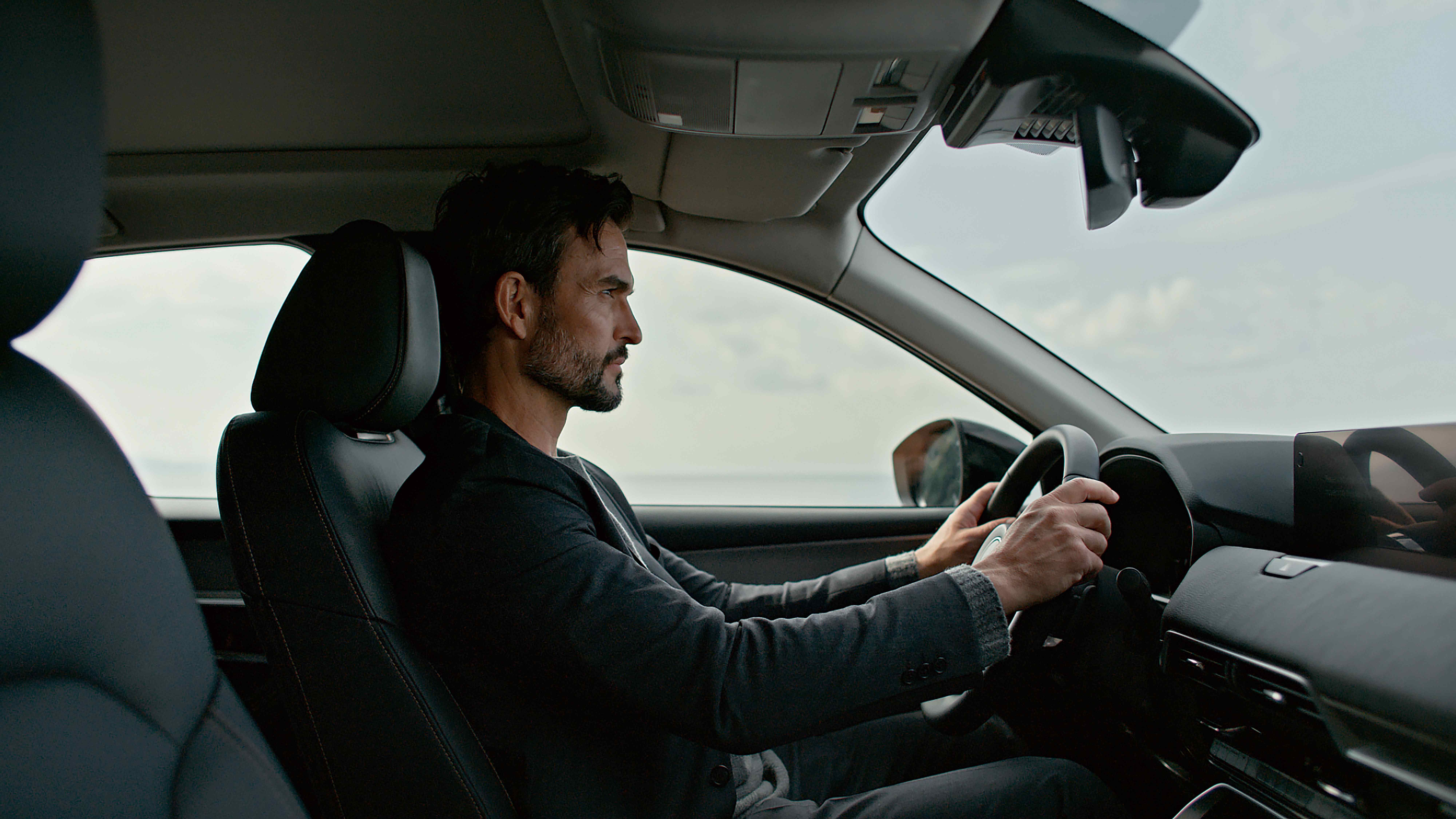 ▲新年式Mazda CX-60休旅推新顏色！底盤懸吊升級。（圖／翻攝自Mazda）