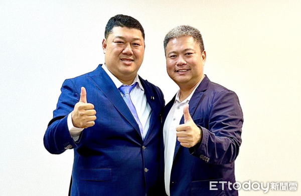 ▲民進黨籍南投縣議員陳玉鈴罷免案領銜人蔡宜助（右），今遭檢調搜索及帶回。（圖／翻攝游顥臉書粉專）