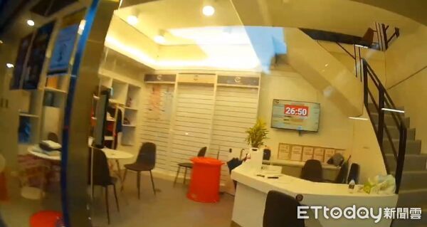 ▲C ONE Poker德州撲克協會涉嫌在松山民生社居攬客聚賭遭警方查獲。（圖／記者張君豪翻攝）