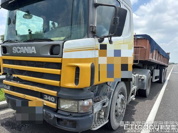 ▲國道3號北上332公里處1日上午驚傳追撞事故，警消到場處理傷者送醫。（記者林東良翻攝，下同）