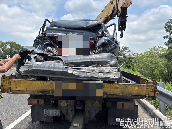 ▲國道3號北上332公里處1日上午驚傳追撞事故，警消到場處理傷者送醫。（記者林東良翻攝，下同）