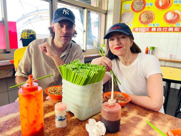 ▲《關於愛》挪威影后安德莉雅布萊恩霍維格（Andrea Br&aelig;in Hovig）、潛力男神塔優西塔戴拉雅各布森（Tayo Cittadella Jacobsen）來台體驗淡水渡輪。（圖／海鵬提供）