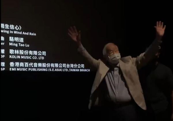 ▲《造山者－世紀的賭注》張忠謀現身戲院。（圖／牽猴子提供）