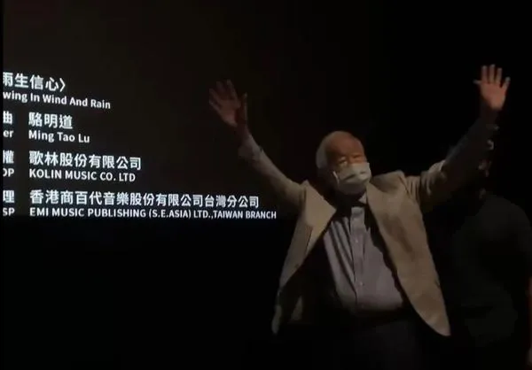 ▲《造山者－世紀的賭注》張忠謀現身戲院。（圖／牽猴子提供）