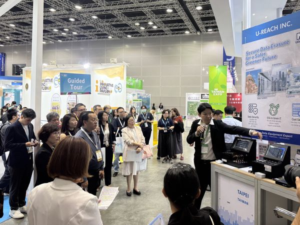 ▲馬來西亞大型企業貴賓團指名參觀台北館。(圖／貿協提供)