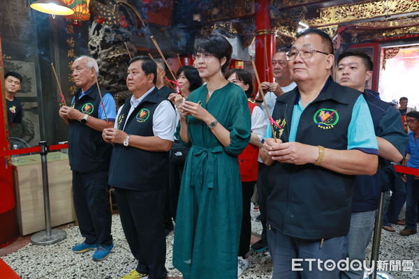 ▲南投縣長許淑華赴苗栗參拜白沙屯媽祖，答謝5月赴該縣遶境的神恩。（圖／南投縣政府提供）