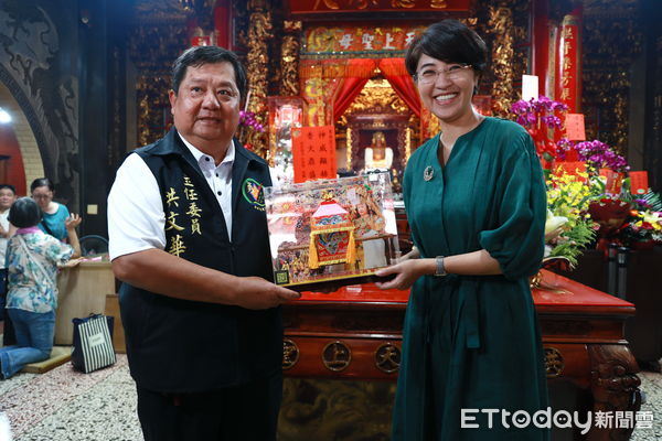 ▲南投縣長許淑華赴苗栗參拜白沙屯媽祖，答謝5月赴該縣遶境的神恩。（圖／南投縣政府提供）