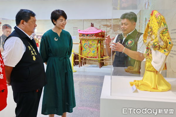 ▲南投縣長許淑華赴苗栗參拜白沙屯媽祖，答謝5月赴該縣遶境的神恩。（圖／南投縣政府提供）