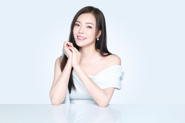 ▲曾馨瑩把代言費捐出做公益。（圖／逆時真PROFHILO）