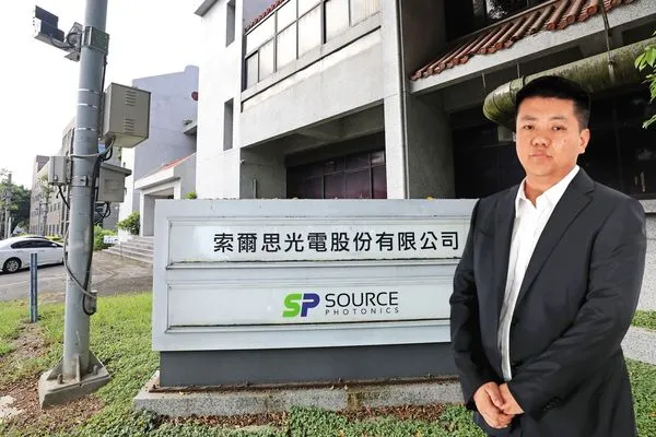 老牌光通訊廠索爾思光電被中資收購，引爆國安問題爭議。