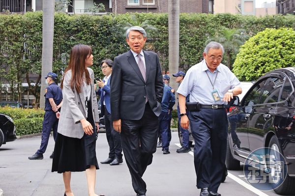 經濟部長郭智輝來自半導體產業，應避免半導體技術外流到中國。