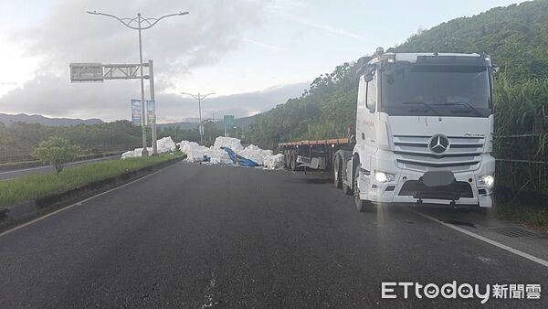 新北市貢寮區台2線97公里處車禍。（圖／記者郭世賢翻攝）