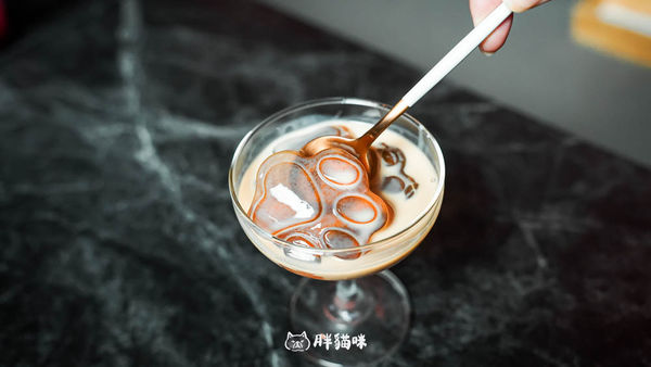 ▲▼HELP Bar & Cafe Taipei。（圖／部落客胖貓咪的奇幻旅程授權提供）