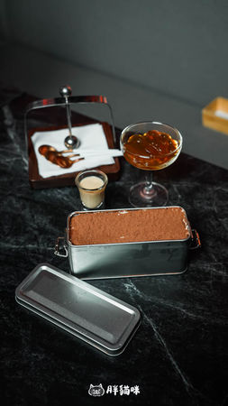 ▲▼HELP Bar & Cafe Taipei。（圖／部落客胖貓咪的奇幻旅程授權提供）