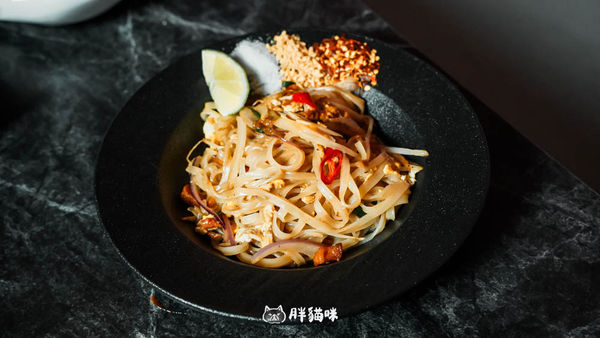 ▲▼HELP Bar & Cafe Taipei。（圖／部落客胖貓咪的奇幻旅程授權提供）