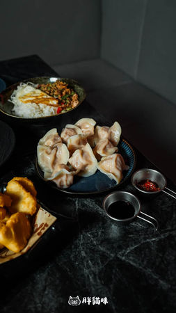 ▲▼HELP Bar & Cafe Taipei。（圖／部落客胖貓咪的奇幻旅程授權提供）