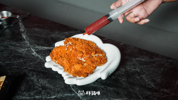 ▲▼HELP Bar & Cafe Taipei。（圖／部落客胖貓咪的奇幻旅程授權提供）