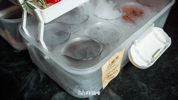 ▲▼HELP Bar & Cafe Taipei。（圖／部落客胖貓咪的奇幻旅程授權提供）