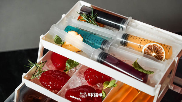 ▲▼HELP Bar & Cafe Taipei。（圖／部落客胖貓咪的奇幻旅程授權提供）